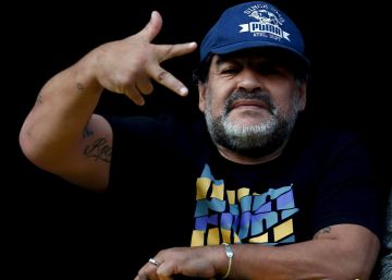 Maradona no juga, escalfa Maradona no juga, escalfa