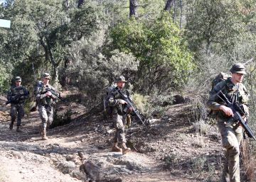 Marxes a Girona en protesta per les maniobres militars