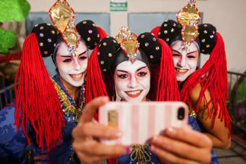 Els barris de Barcelona s’animen pel Carnaval