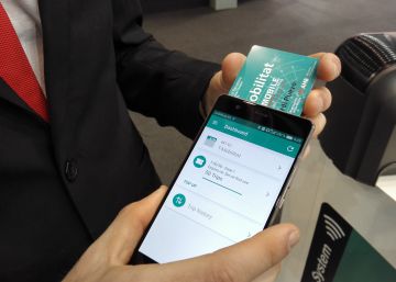 Barcelona enterra les targetes de transport públic de paper Barcelona enterra les targetes de transport públic de paper