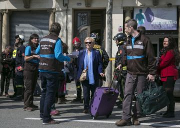Desallotjats tres edificis del Poblenou que són davant de dos hotels en obres