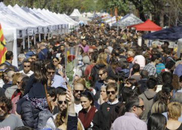 Els floristes preveuen vendre sis milions de roses per Sant Jordi