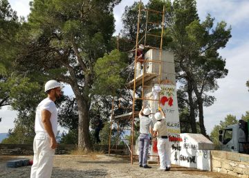 La Diputació de Tarragona enderroca el monòlit franquista del Coll del Moro
