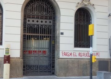 El PSC denuncia las pintadas en su sede de Lleida a favor del referéndum El PSC denuncia las pintadas en su sede de Lleida a favor del referéndum