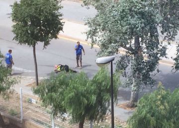 Muere el policía local tiroteado por un pistolero en Gavà Muere el policía local tiroteado por un pistolero en Gavà