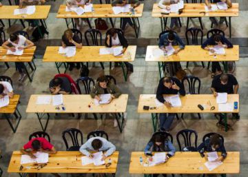 Quina és la comunitat amb més proporció de funcionaris? I la que menys?