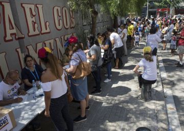 Veneçolans protesten perquè Colau impedeix una consulta contra Maduro en un centre cívic Veneçolans protesten perquè Colau impedeix una consulta contra Maduro en un centre cívic