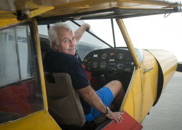Un pilot d’avioneta que fa amics des del cel Un pilot d’avioneta que fa amics des del cel