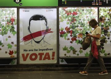Òmnium omple el metro amb cartells a favor del referèndum Òmnium omple el metro amb cartells a favor del referèndum