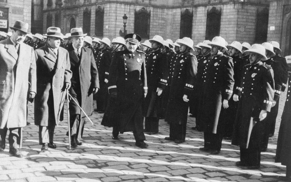 La Guàrdia Urbana en formació el gener de 1945.