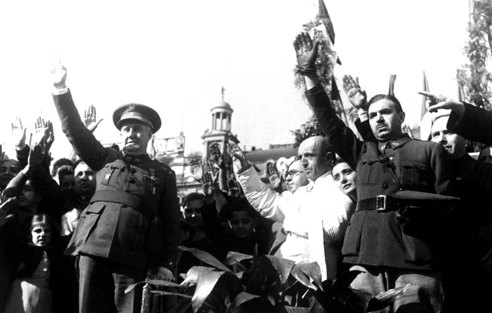 Eliseo Álvarez i Miquel Mateu, després de la missa a la plaça de Catalunya el 29 de gener de 1939.