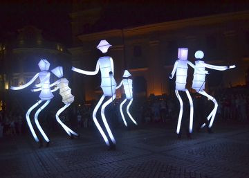 Els gegants de paper dels andalusos Big Dancers.