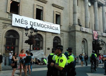 La pancarta penjada aquest divendres a la tarda.