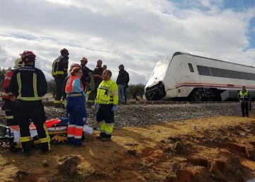 21 ferits, tres en estat greu, pel descarrilament d’un tren a Sevilla