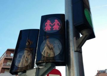 Santa Coloma estrena els primers semàfors LGTBI de Catalunya