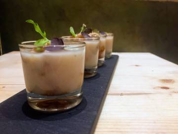 Crema de porros amb crostons de botifarra.