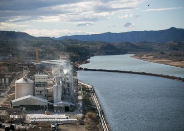 Flix: resignats davant de la contaminació