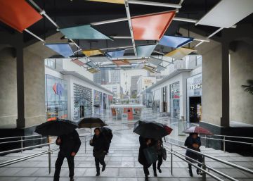 Els centres comercials es reinventen per fer front al comerç electrònic