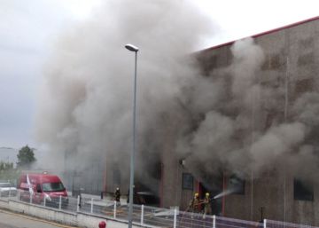 Un incendi afecta la fàbrica de Gas Gas a Salt