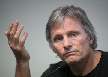 Viggo Mortensen es fa soci d’Òmnium Cultural