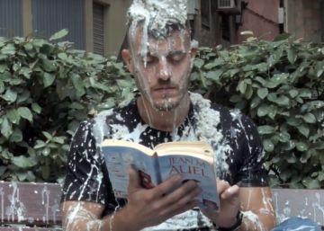 Un vídeo fastigós per negar el pa i l’aigua als coloms
