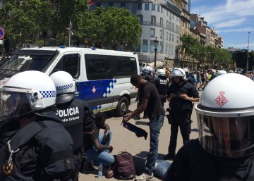 Una batuda de la Guàrdia Urbana al centre de Barcelona deixa un manter ferit lleu