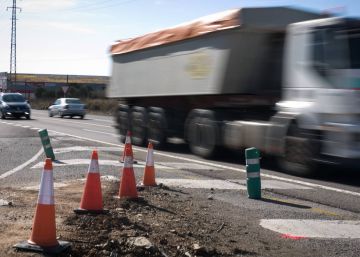 Mor un motorista en sortir de la via a l’A-7 a Cambrils