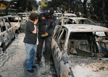Els incendis que envolten Atenes, en imatges