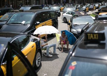 Els taxistes: “Ens quedarem aquí. No tenim res més a perdre”