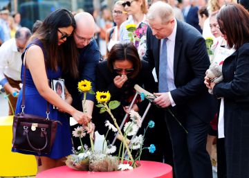 Barcelona ret tribut a les víctimes dels atemptats en una jornada sense incidents