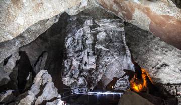 Un recorregut per cinc coves catalanes