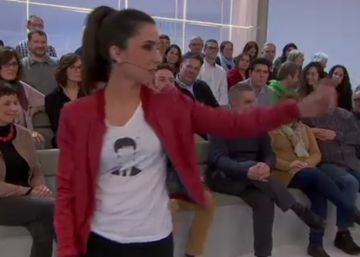 El CAC avala que la presentadora de ‘Preguntes freqüents’ porti una samarreta amb la cara de Puigdemont