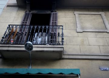 Un incendi al carrer Aragó de Barcelona deixa 18 ferits