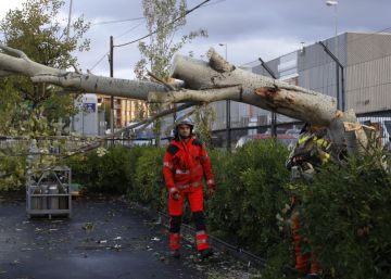 El temporal deixa cinc ferits greus i talls a carreteres i vies de tren