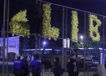 Agredit un veí de Matadepera que gravava un grup que retirava símbols independentistes