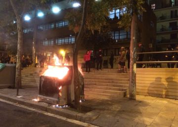 Aldarulls i un detingut després del desallotjament d’un bloc ocupat al barri de Gràcia