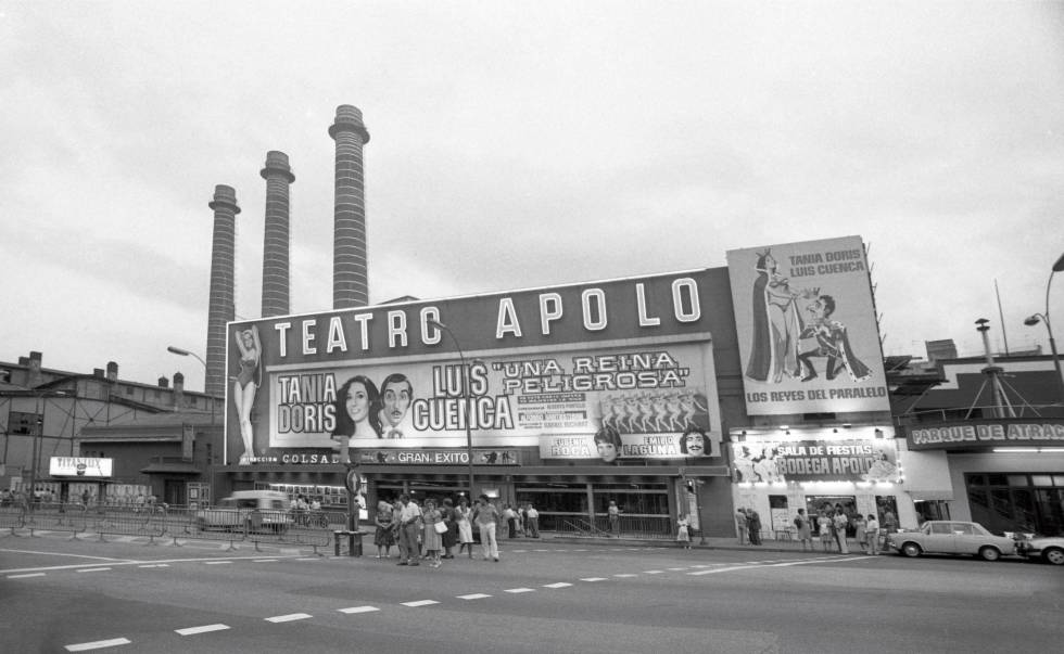 El teatre Apolo confrontant amb la Bodega Apolo i les atraccions que feien cantonada amb Nou de la Rambla en una imatge de 1983.