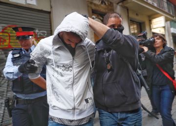 Los narcopisos saltan la frontera del Raval y se instalan en el Eixample