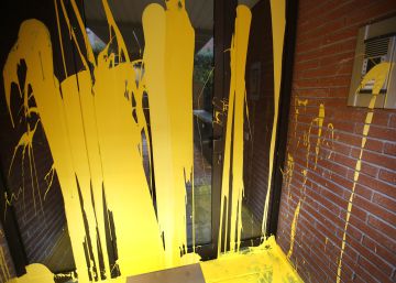 Arran llança pintura groga a la casa de Llarena a Sant Cugat del Vallès