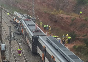 Un mort i 49 ferits en descarrilar un tren de Rodalies a Vacarisses per una esllavissada