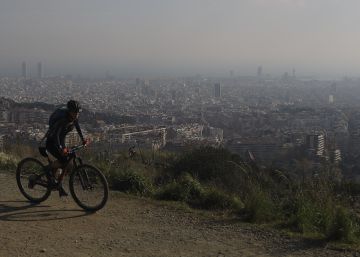 Bufar núvols de fum, enderrocar gegants de ciment