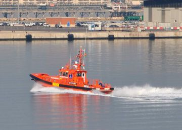 Dos vaixells xoquen mentre pescaven a l’Ametlla de Mar i un acaba naufragant