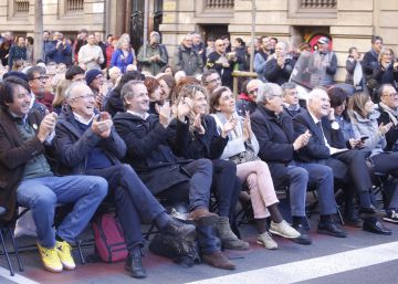 Cuixart declara entre aplaudiments al carrer Diputació