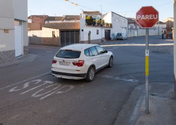 L’alcalde de Torrelameu canvia els “Stop” per “Pareu”
