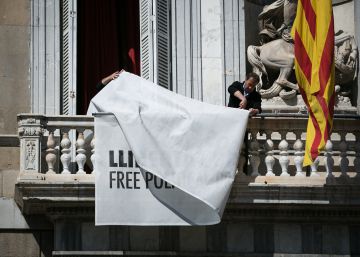 Torra retira els llaços de la Generalitat abans que ho facin els Mossos