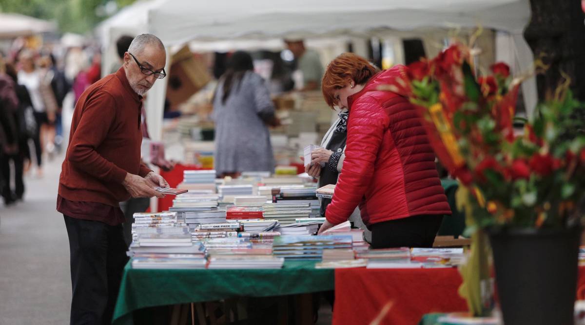Paradetes de llibres a la Diada de Sant Jordi.