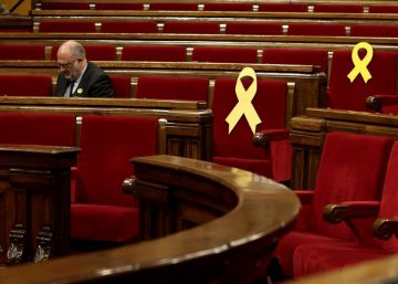 Dos llaços grocs per a Junqueras i Puigdemont