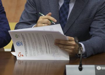 Acte de la firma de l'acord entre Ciudadanos, Partit Popular i Vox.