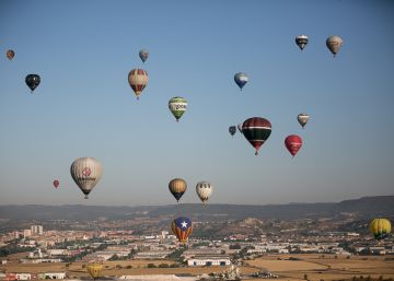 El cel d’Igualada s’omple de globus aerostàtics