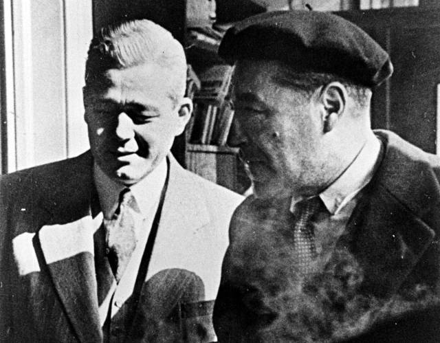 Dos homenots fan política